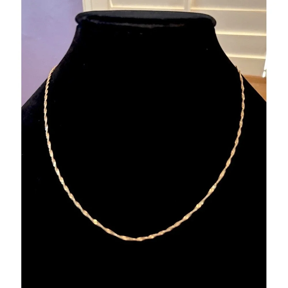 14k Gold Twisted Chain Necklace 2.22 Grams  18.5